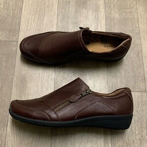 Womens Taos Character Flat Casual Leather Zip Up‎ Shoes